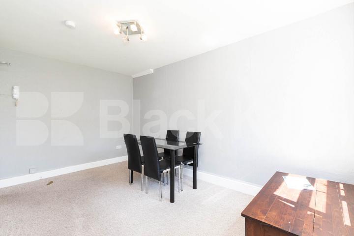 Bright two double bedroom flat set on the top floor of a period house Mercers Road, Tufnell Park